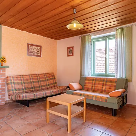 Lukceva Domacija Pocitniska Hisa - Happy Feriehus Kostel