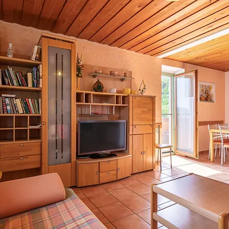 Lukceva Domacija Pocitniska Hisa - Happy Feriehus Kostel