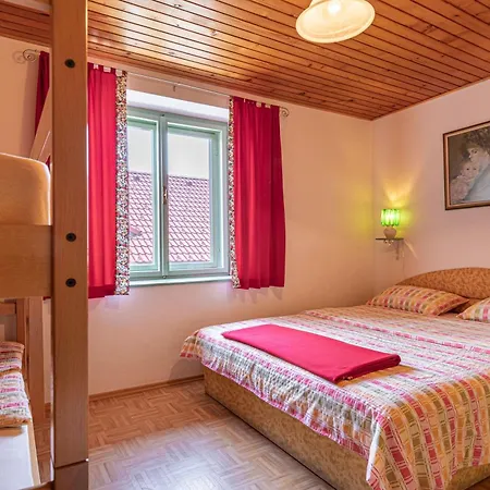 Feriehus Lukceva Domacija Pocitniska Hisa - Happy